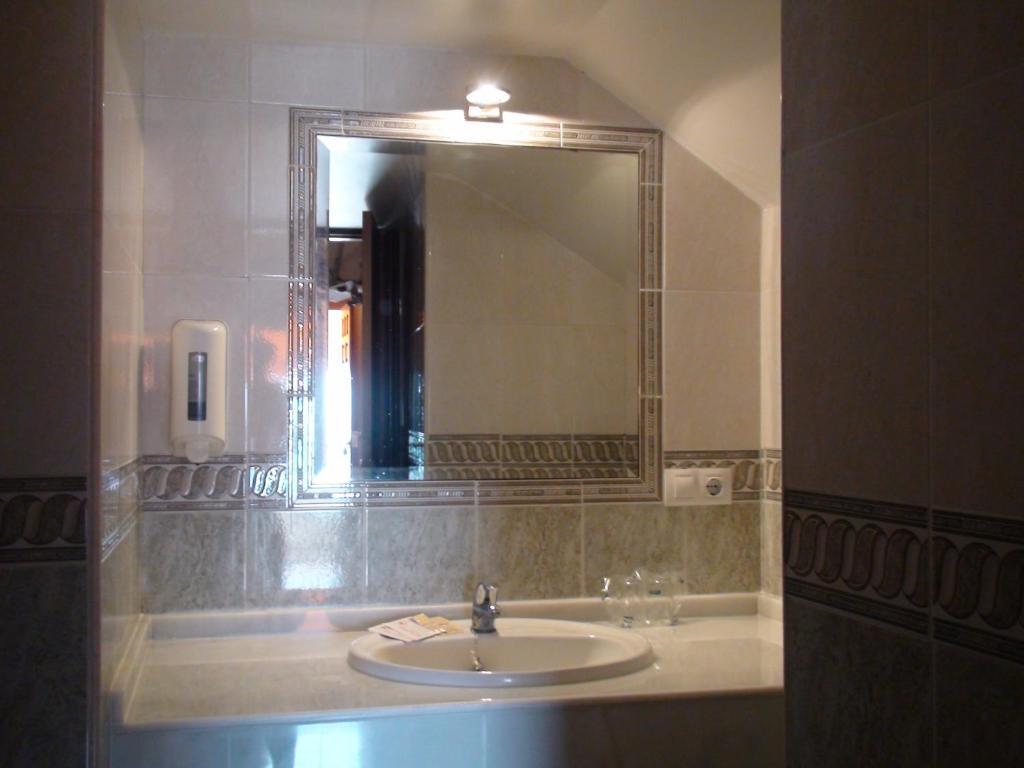 فندق Hostal Tarik طريفة الغرفة الصورة
