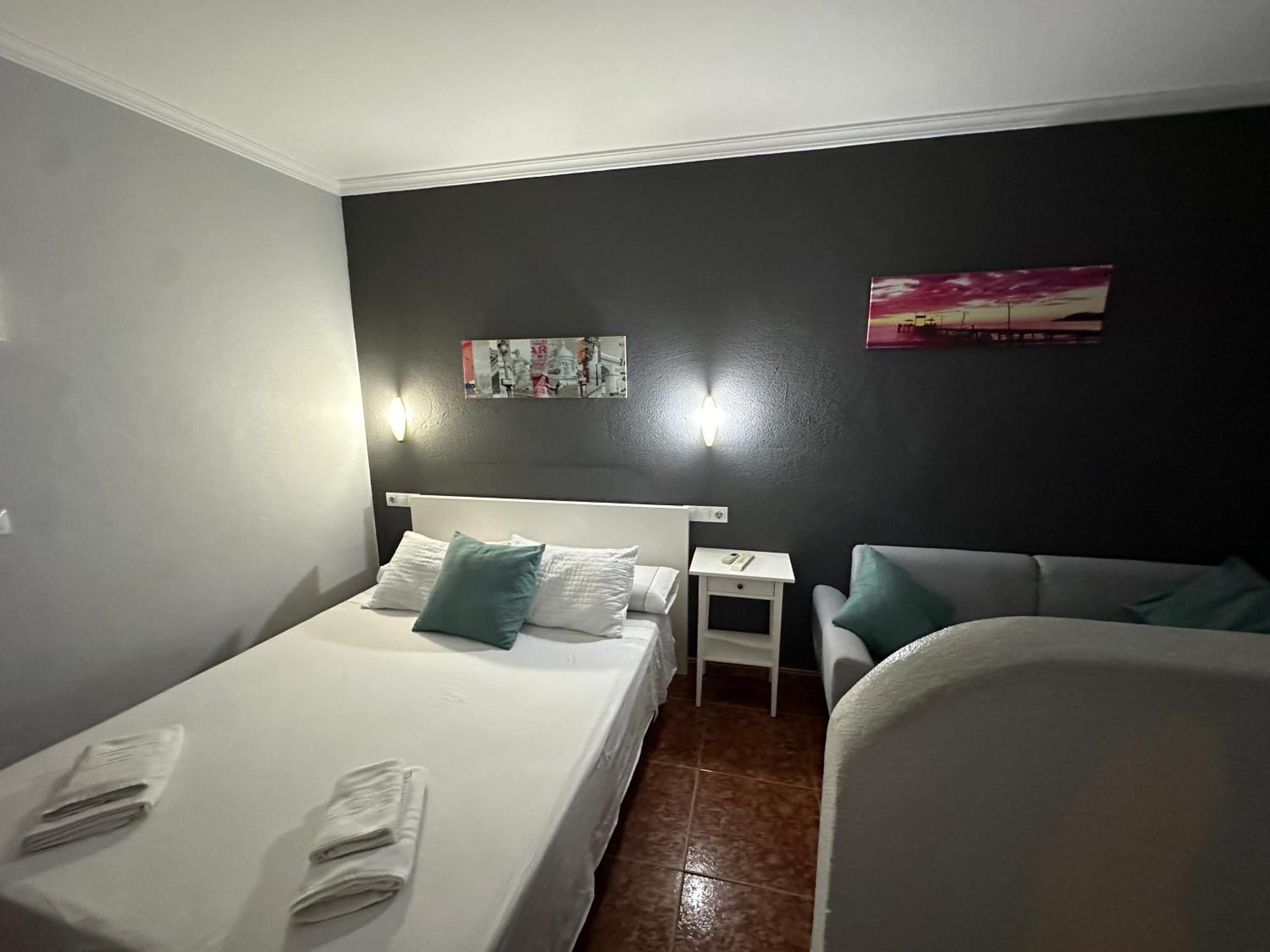 فندق Hostal Tarik طريفة المظهر الخارجي الصورة